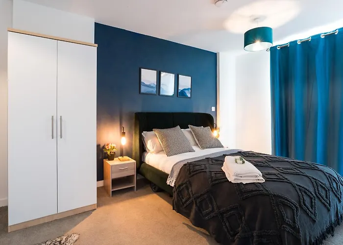 Morden 2 Bed Apartment - Manchester Old Trafford