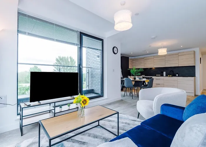 Modern In Old Trafford, Balcony, Sleeps6