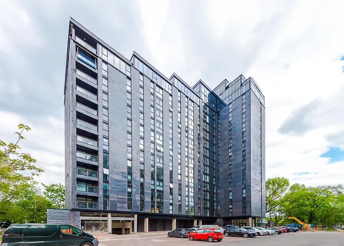Modern In Old Trafford, Balcony, Sleeps6